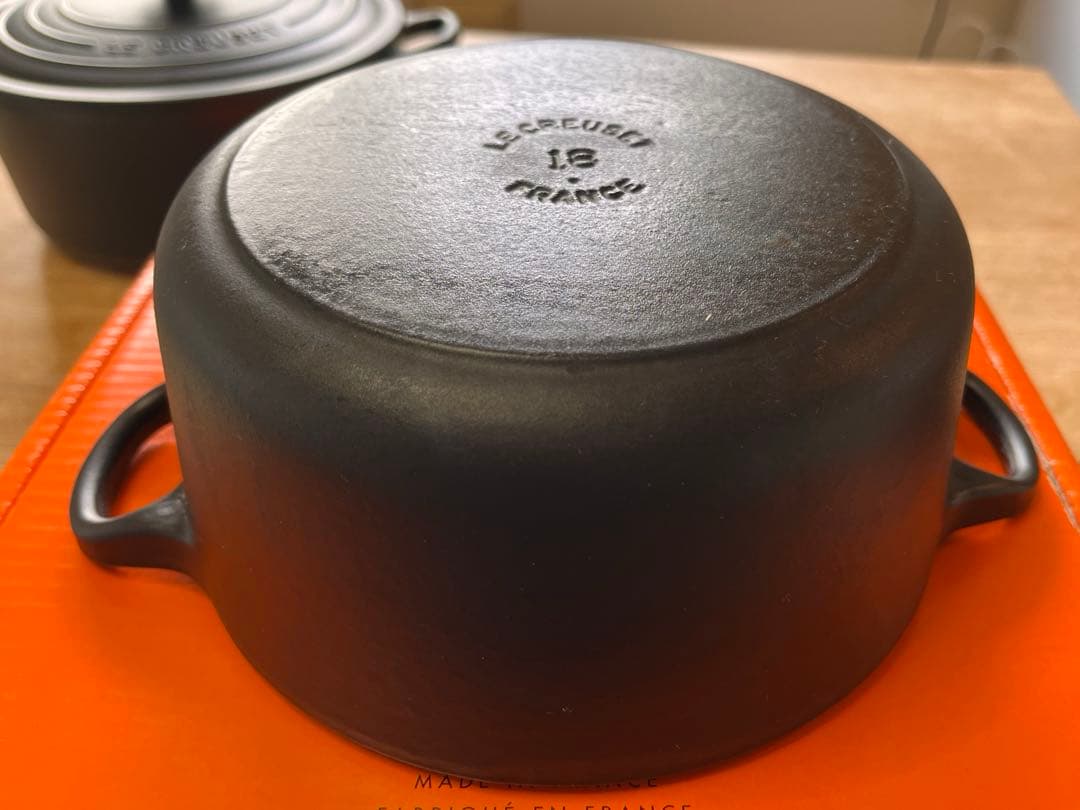 ルクルーゼ　ココットロンド　18cm マットブラック