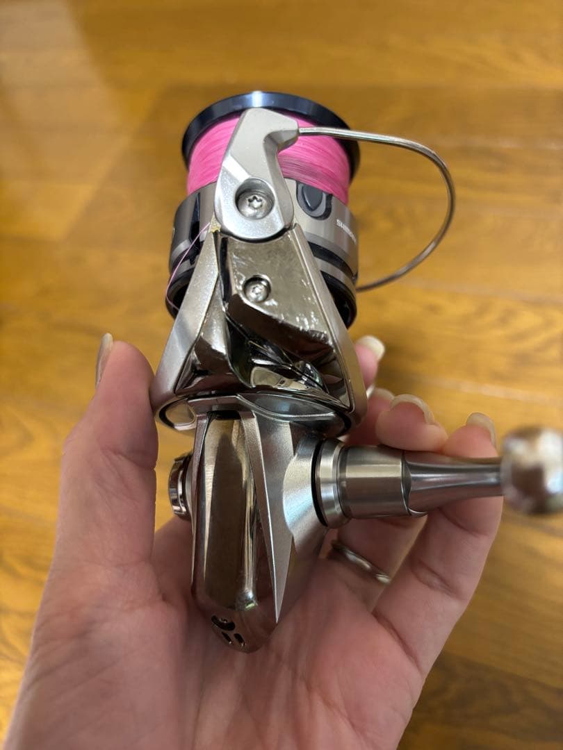 SHIMANO STRADIC C3000 スピニングリール。