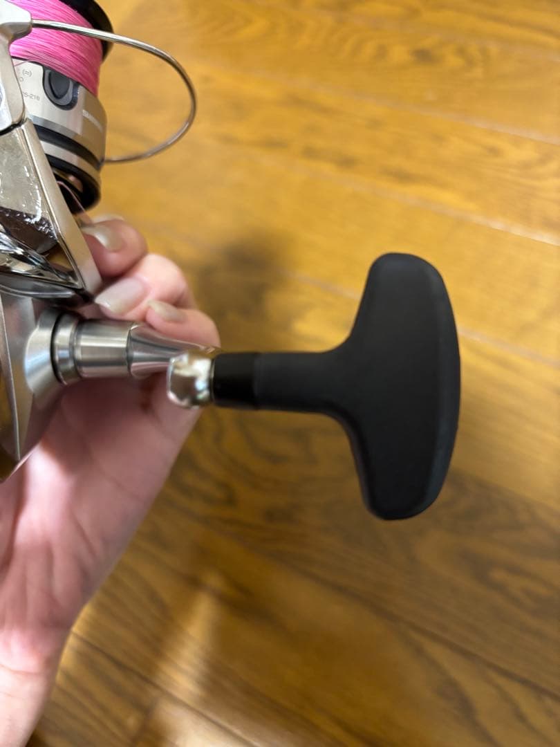 SHIMANO STRADIC C3000 スピニングリール。