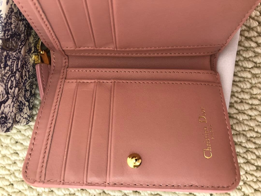 Dior キルティング三つ折り財布 ピンク