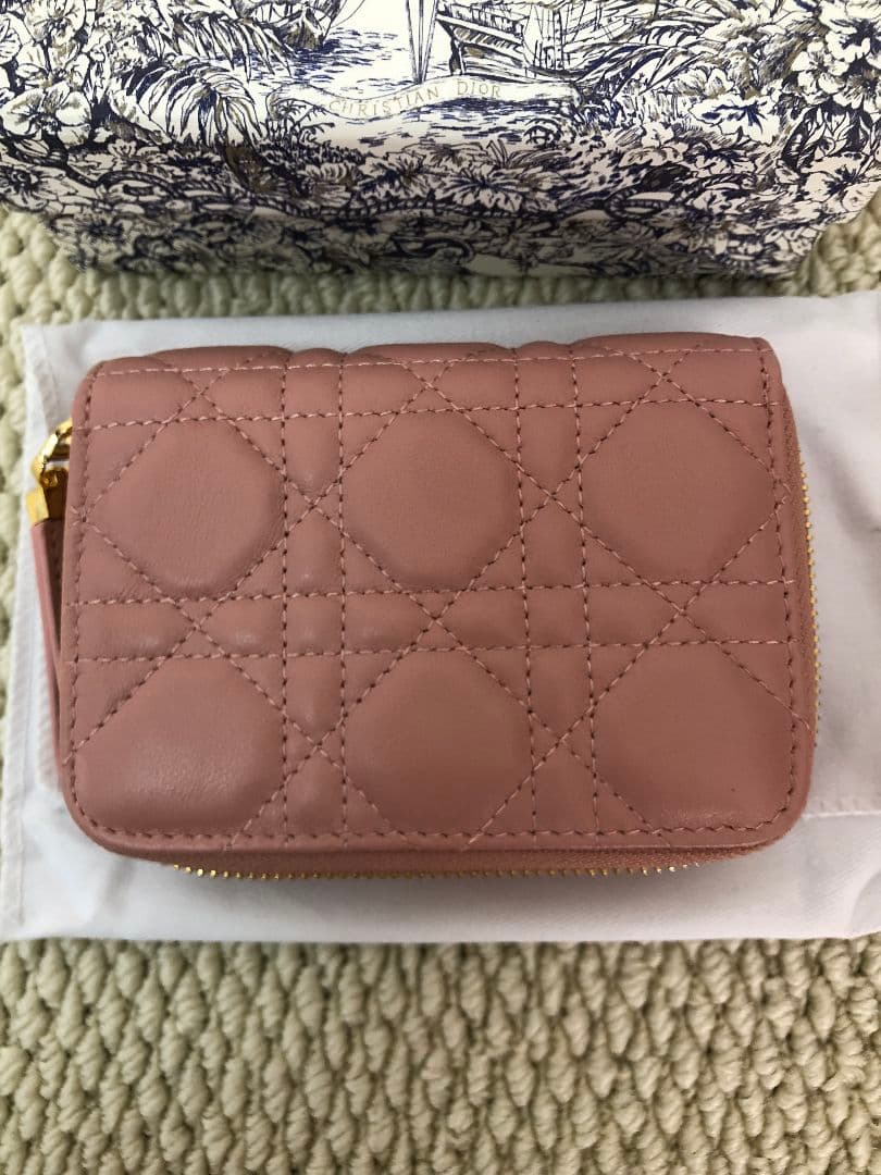 Dior キルティング三つ折り財布 ピンク
