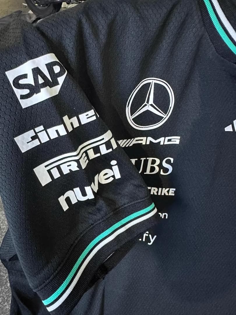 メルセデス - AMG ペトロナス F1 チーム T シャツ