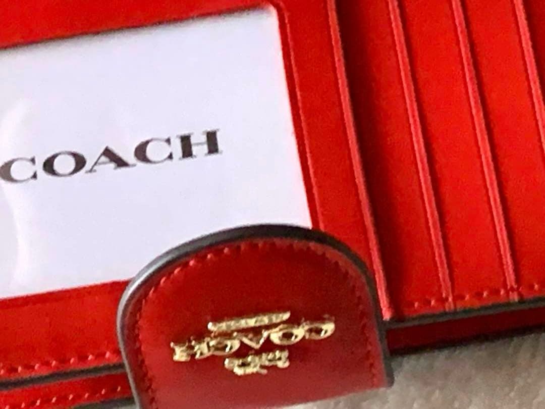 ［新品未使用品］COACH 二つ折り財布 ブラウン/レッドシグネチャー