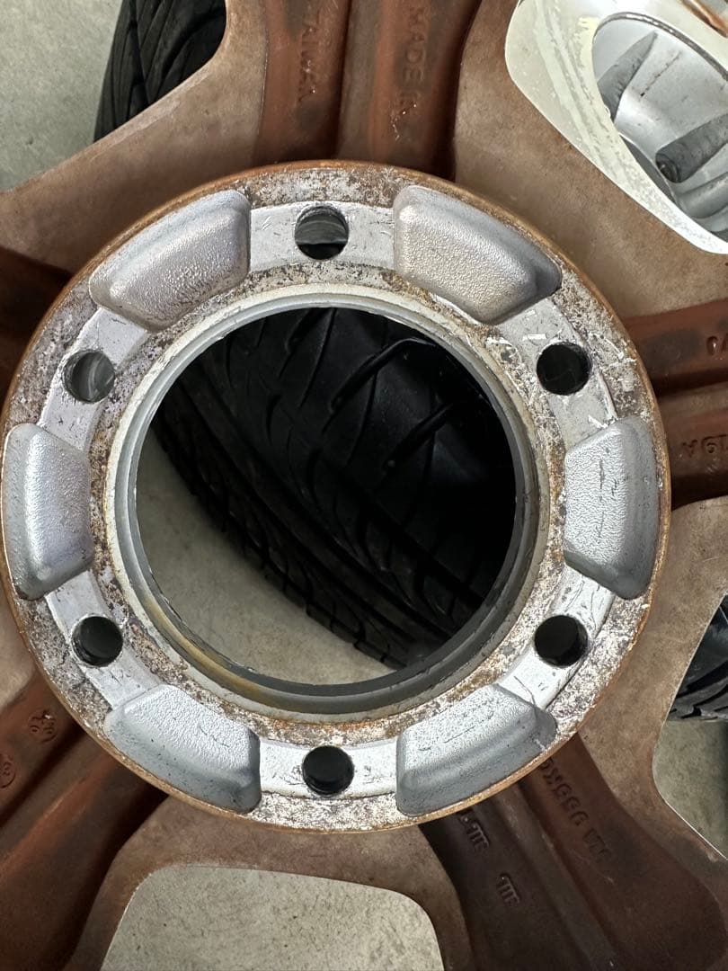 送料無料　215/55R17 ハイエースから取外