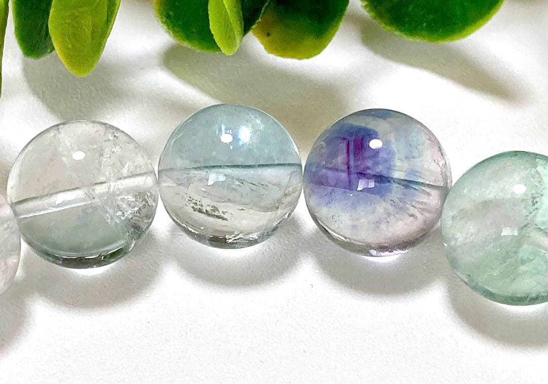 究極品質　異世界に煌めく幻想郷　虹を纏いしバイカラーフローライトの大珠ブレス