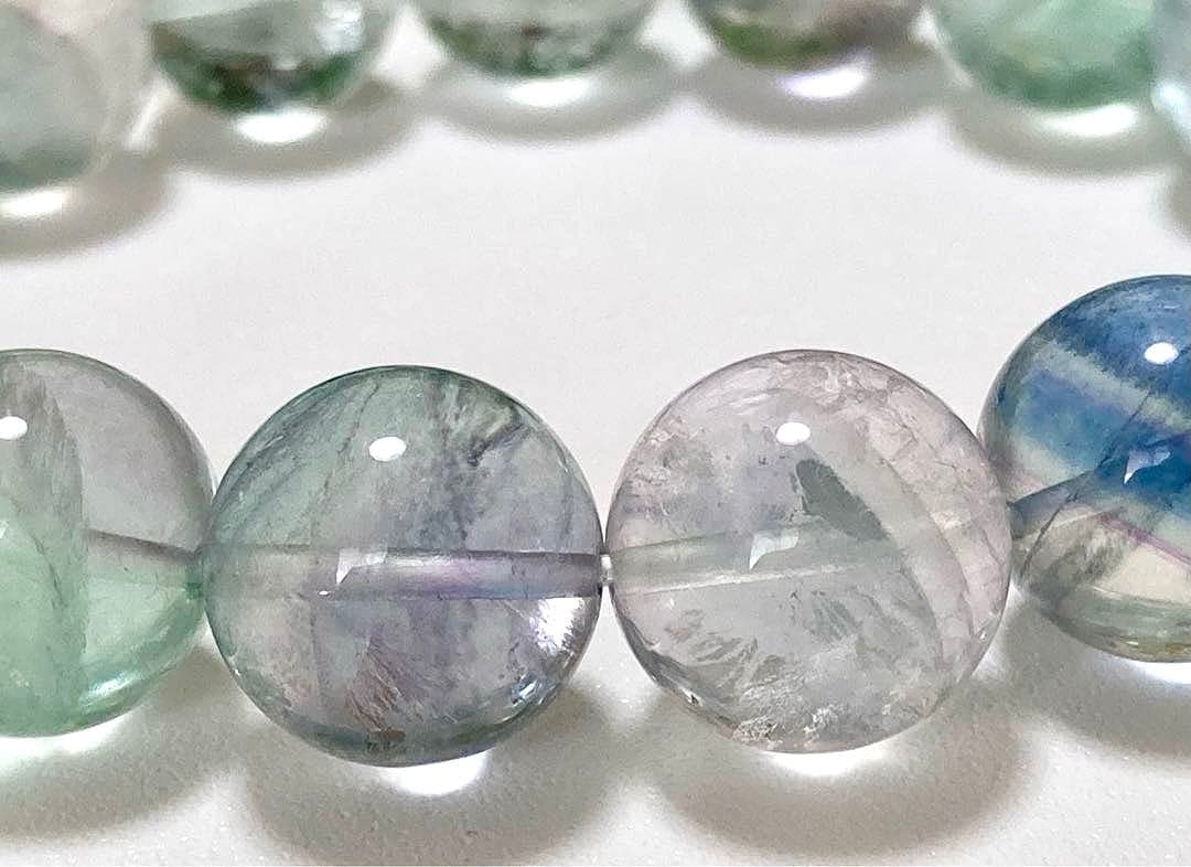 究極品質　異世界に煌めく幻想郷　虹を纏いしバイカラーフローライトの大珠ブレス