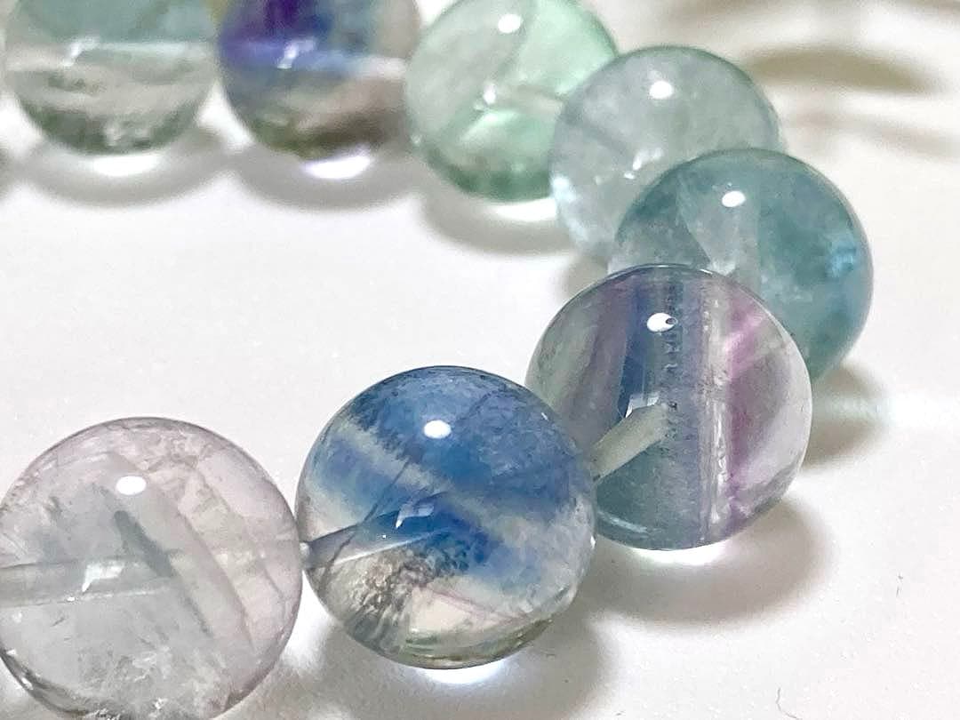 究極品質　異世界に煌めく幻想郷　虹を纏いしバイカラーフローライトの大珠ブレス