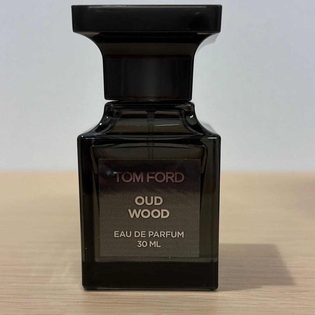 s*。様 TOMFORD OUDWOOD