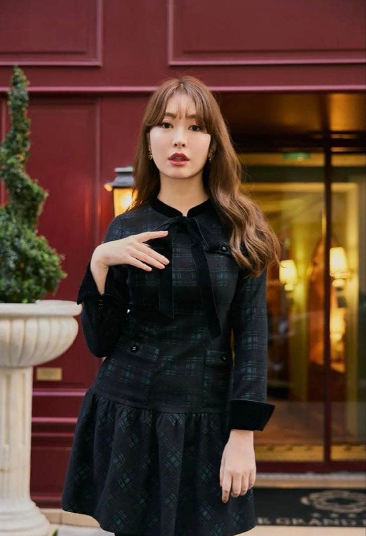 Her lip to Lapérouse Mini Dress
