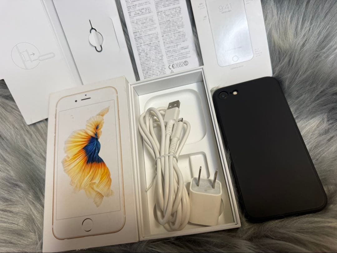 完動品 iPhone8 SIMフリー バッテリー新品 64GB 背面割れ