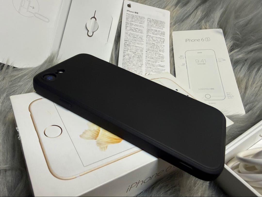 完動品 iPhone8 SIMフリー バッテリー新品 64GB 背面割れ