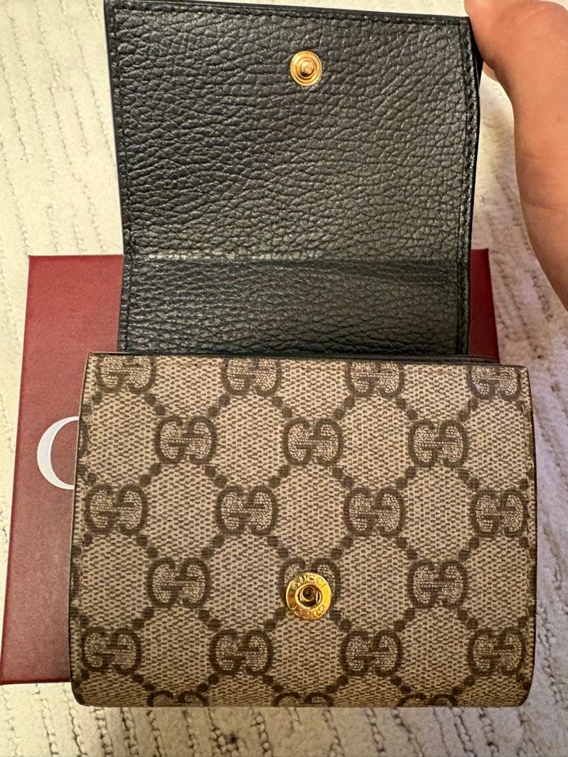 グッチ　GUCCI 二つ折り財布 ブラック ベージュ