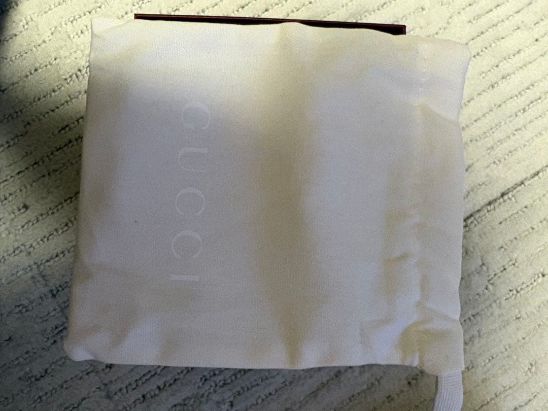 グッチ　GUCCI 二つ折り財布 ブラック ベージュ