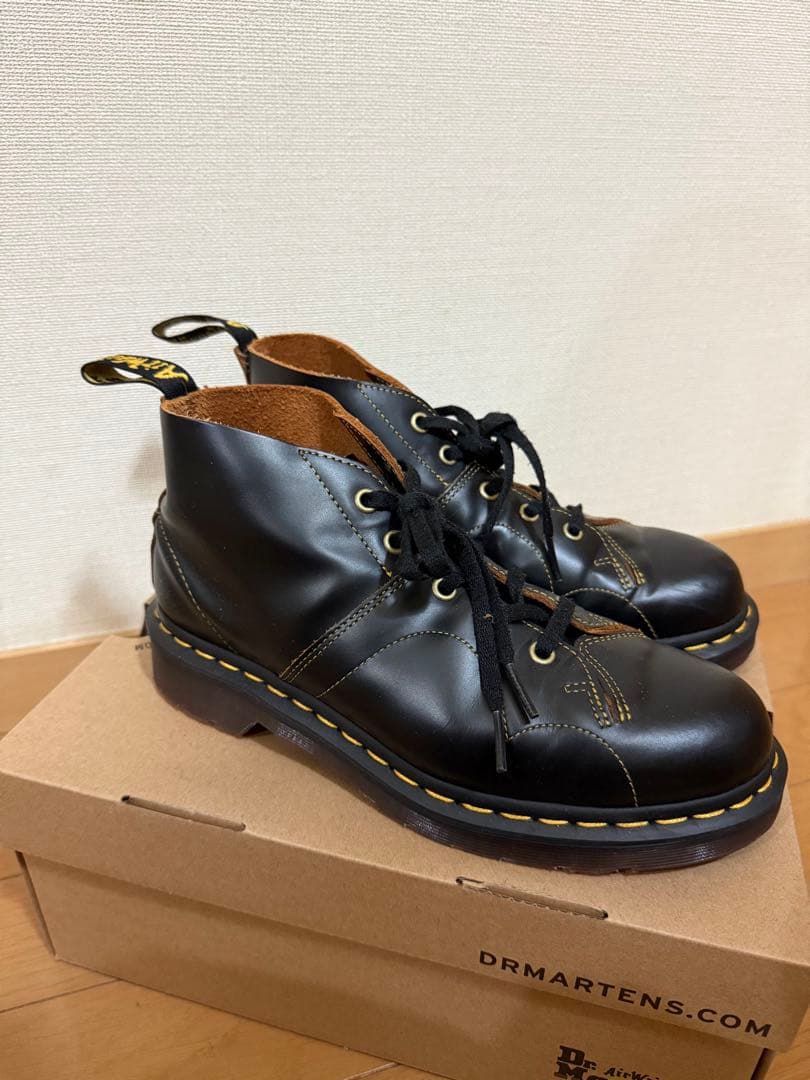 靴 Dr. Martens church