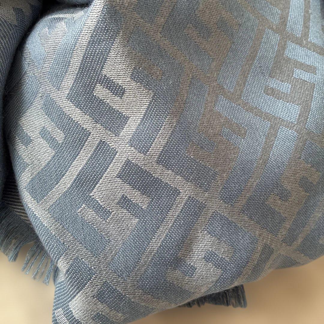 FENDI 大人気FFロゴ ストール ライトブルー絹60%.ウール40%