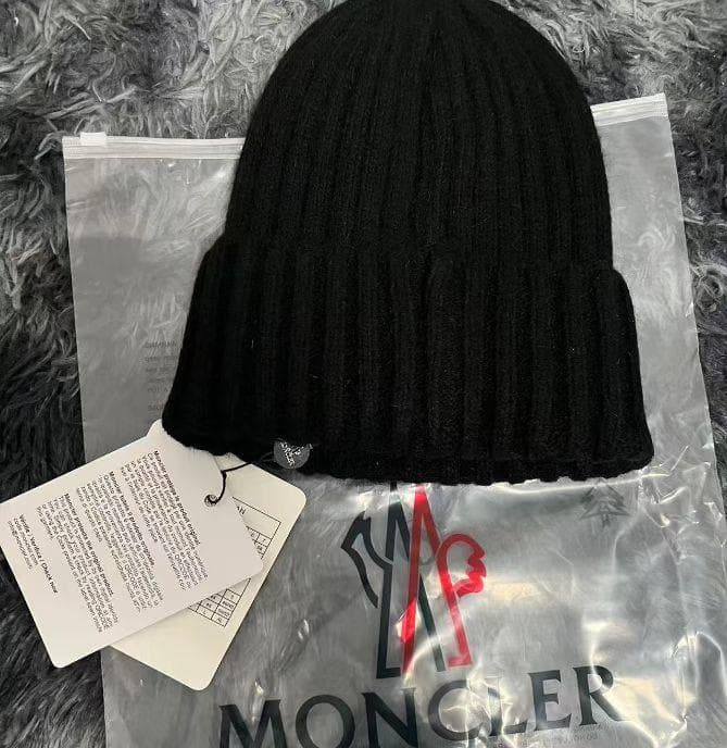 MONCLER ブラックニット帽