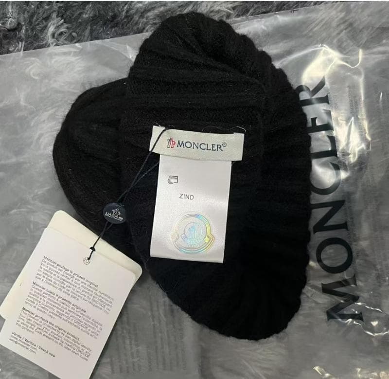 MONCLER ブラックニット帽