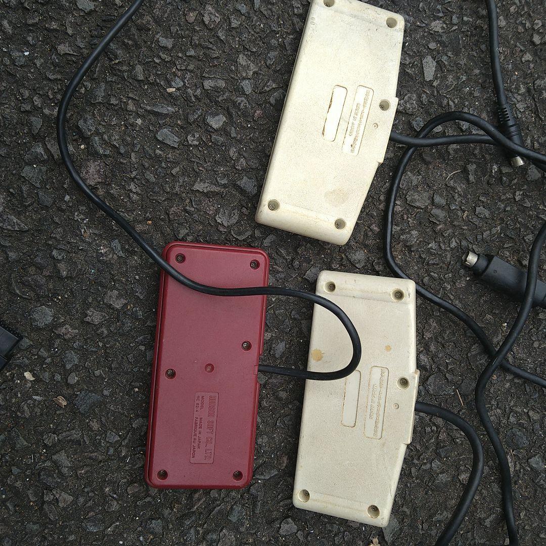 初期のPCエンジンコントローラー 2個セットとファミコン？コントローラーです♪
