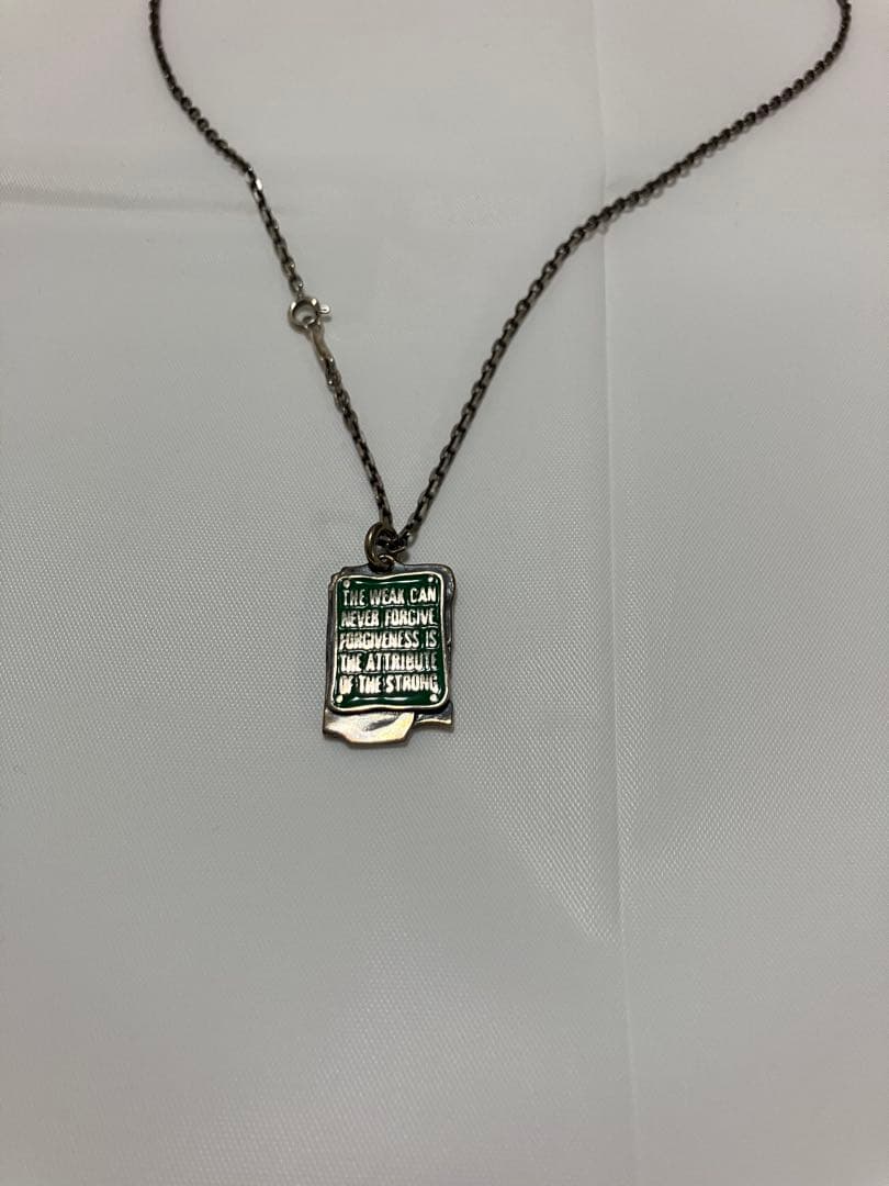 メッセージ付き金属製ネックレス