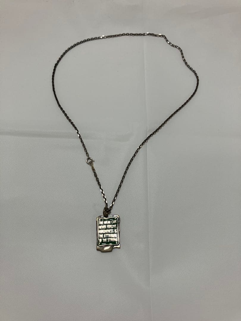 メッセージ付き金属製ネックレス