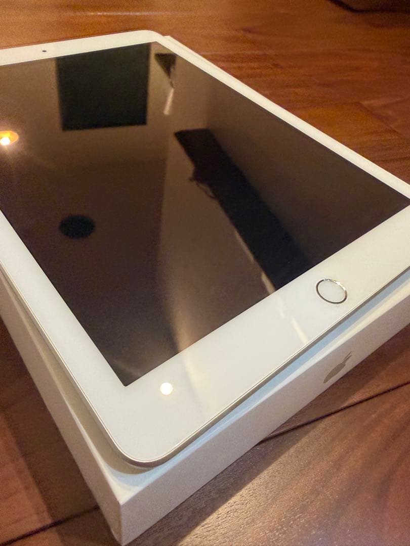 iPad 第6世代 32GB Wi-Fiモデル シルバー