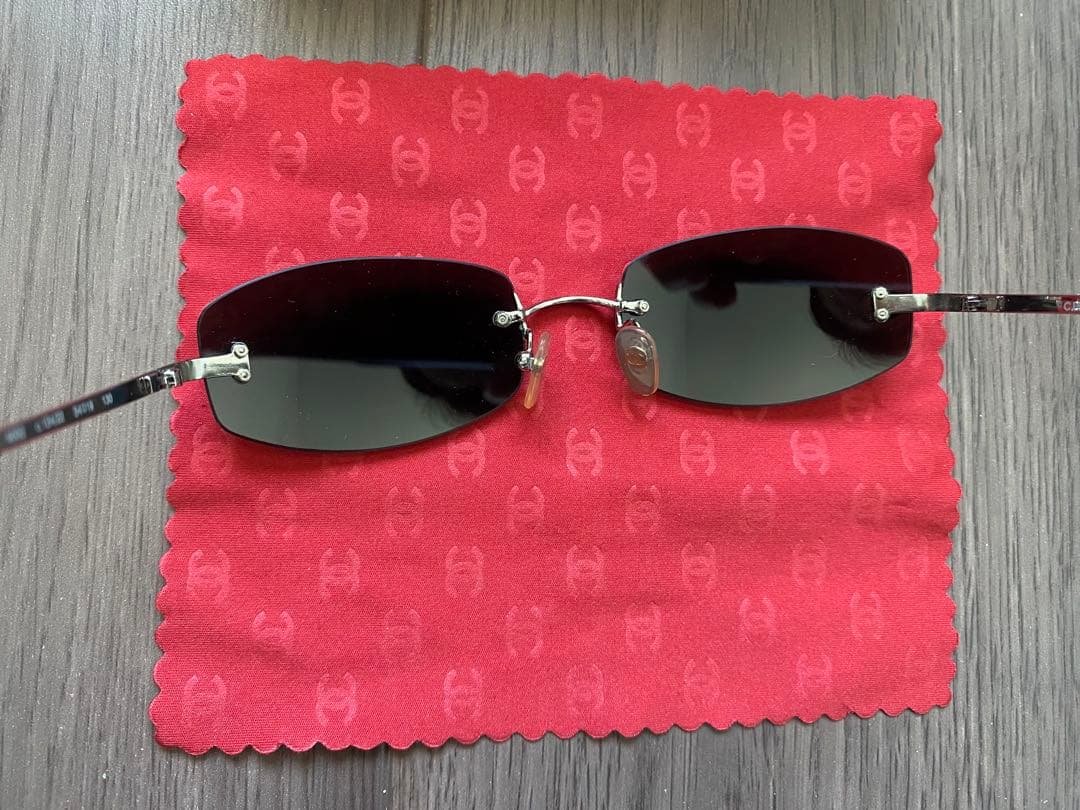 CHANEL ミラーシルバー サングラス ケース付き