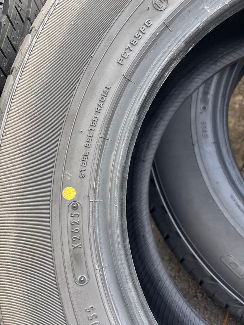 ハイエース　新車外し　DUNLOP 195/80R15 タイヤ 4本セット