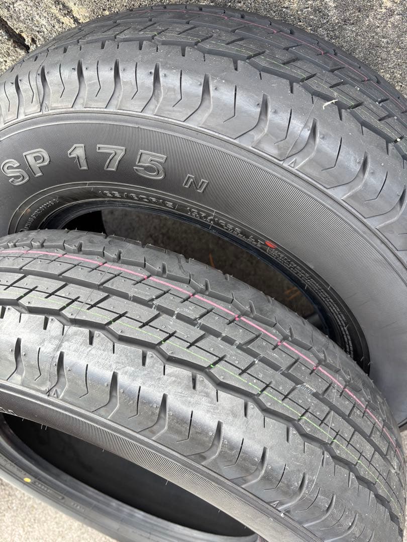 ハイエース　新車外し　DUNLOP 195/80R15 タイヤ 4本セット