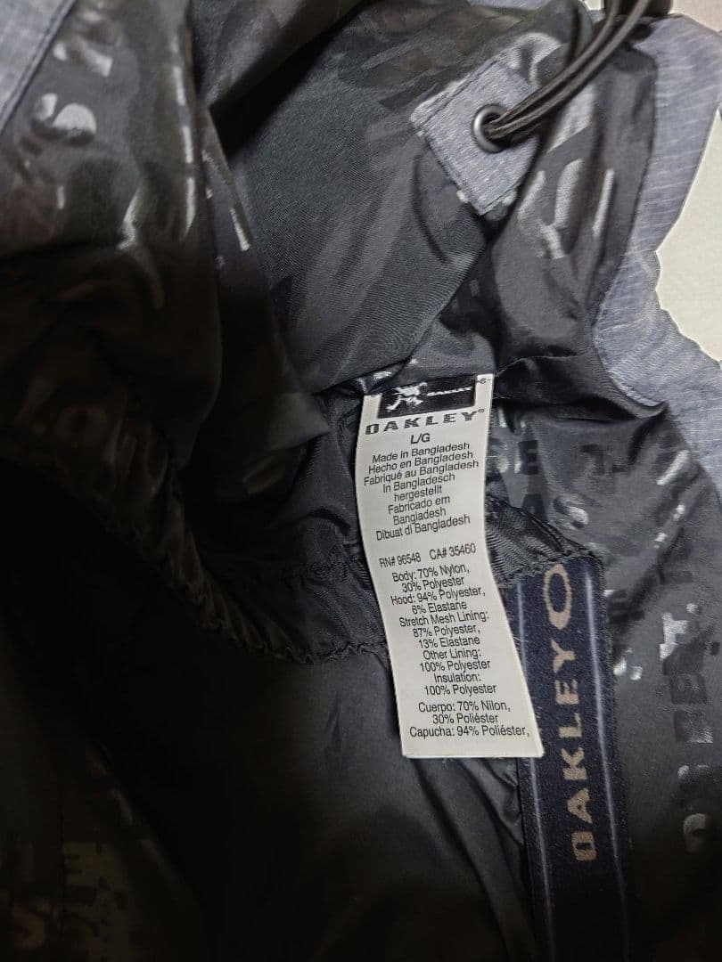 Oakley スキー・スノーボードジャケット グレー　スノーウェア