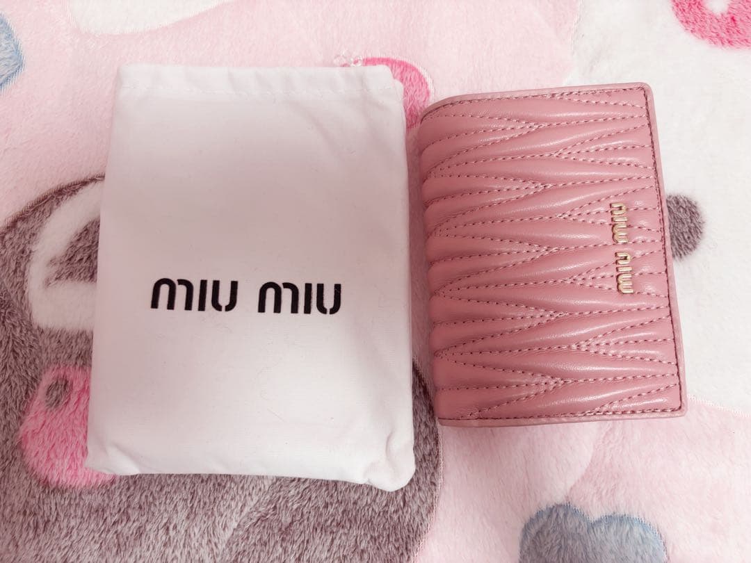 miumiu 2つ折り 財布