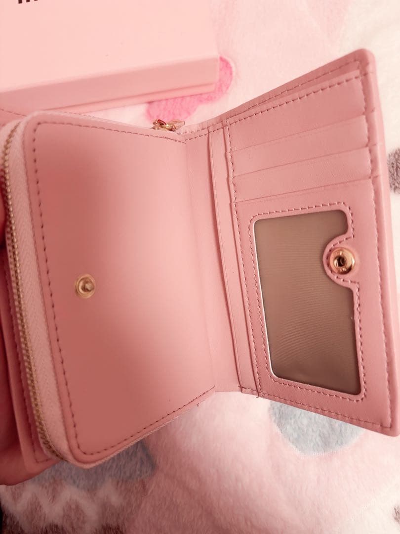 miumiu 2つ折り 財布