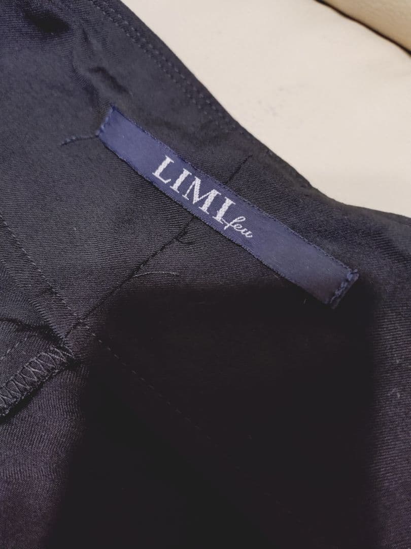 LIMI feu 2023AW　真紅メッセージワッペンスカート