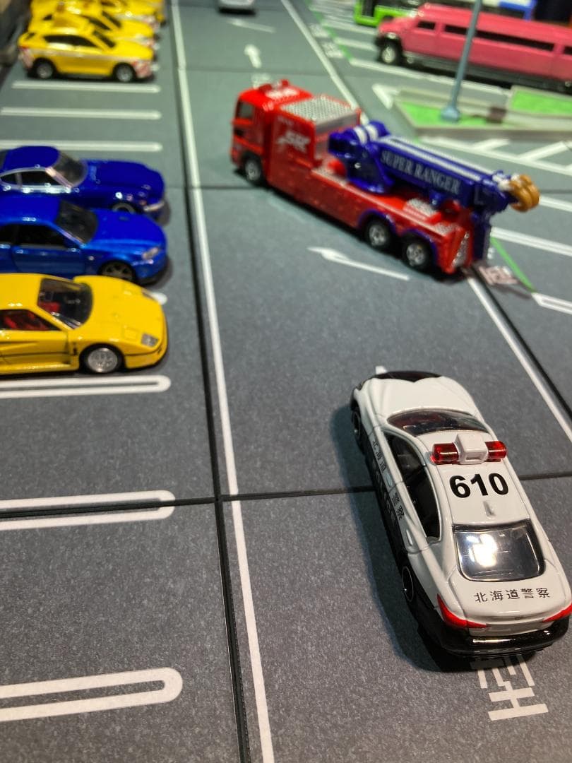 ミニカージオラマ 1:64 高架下パーキングエリアセット