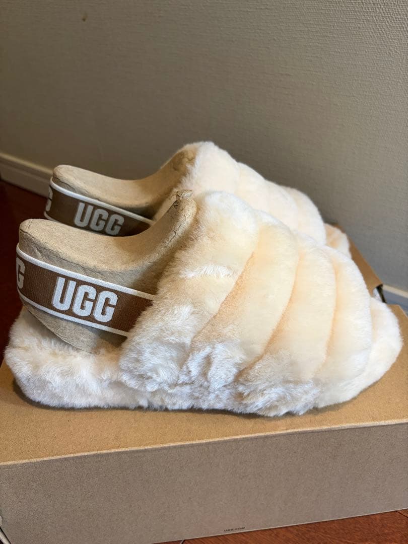 新品未使用⭐️UGG クリーム色ファースリッパ