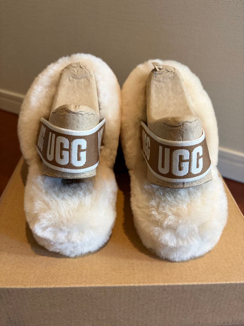 新品未使用⭐️UGG クリーム色ファースリッパ