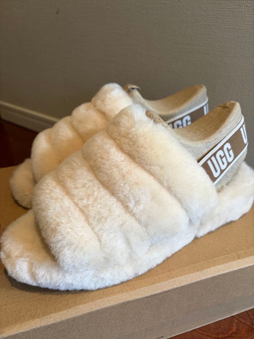 新品未使用⭐️UGG クリーム色ファースリッパ
