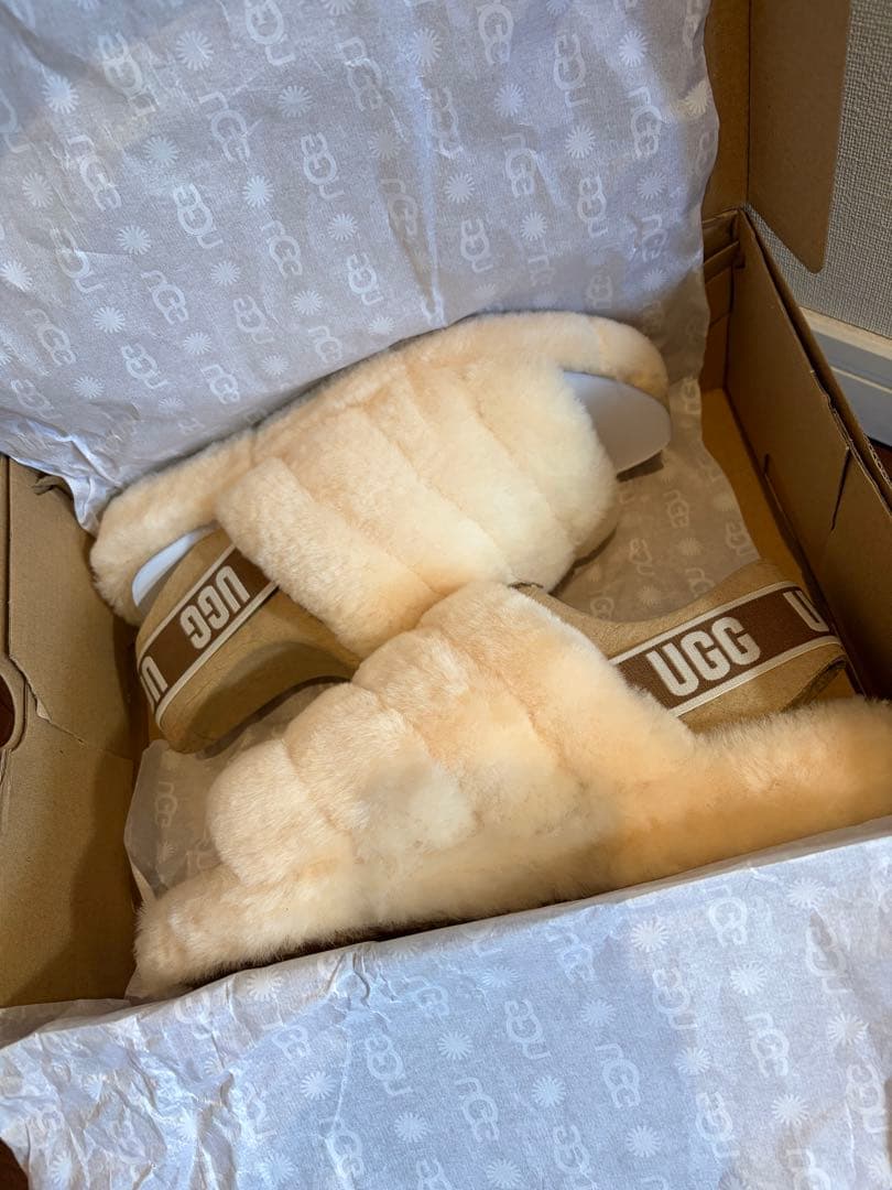 新品未使用⭐️UGG クリーム色ファースリッパ