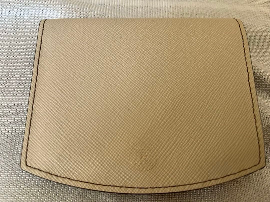 ルチル！ラシットベージュ エンボス加工レザー スリムな二つ折り財布　箱なし