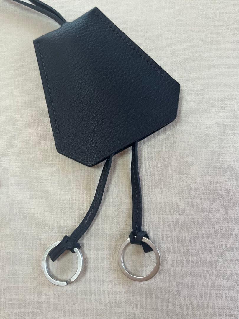HERMES エルメス　レザーキーリング付き　ネック