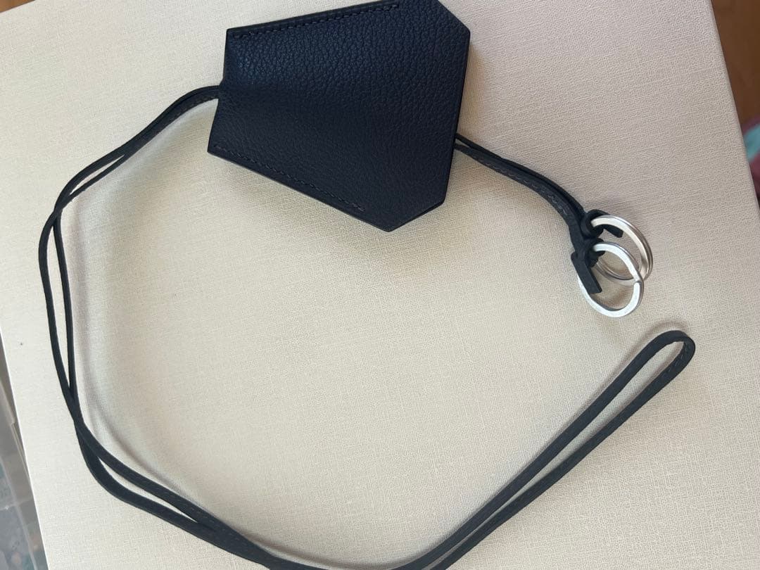 HERMES エルメス　レザーキーリング付き　ネック