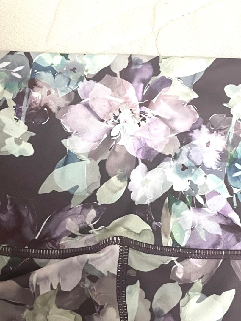 ★sukala 新品、未使用‼︎ 花柄パープル系ヨガウェア上下セット Lサイズ