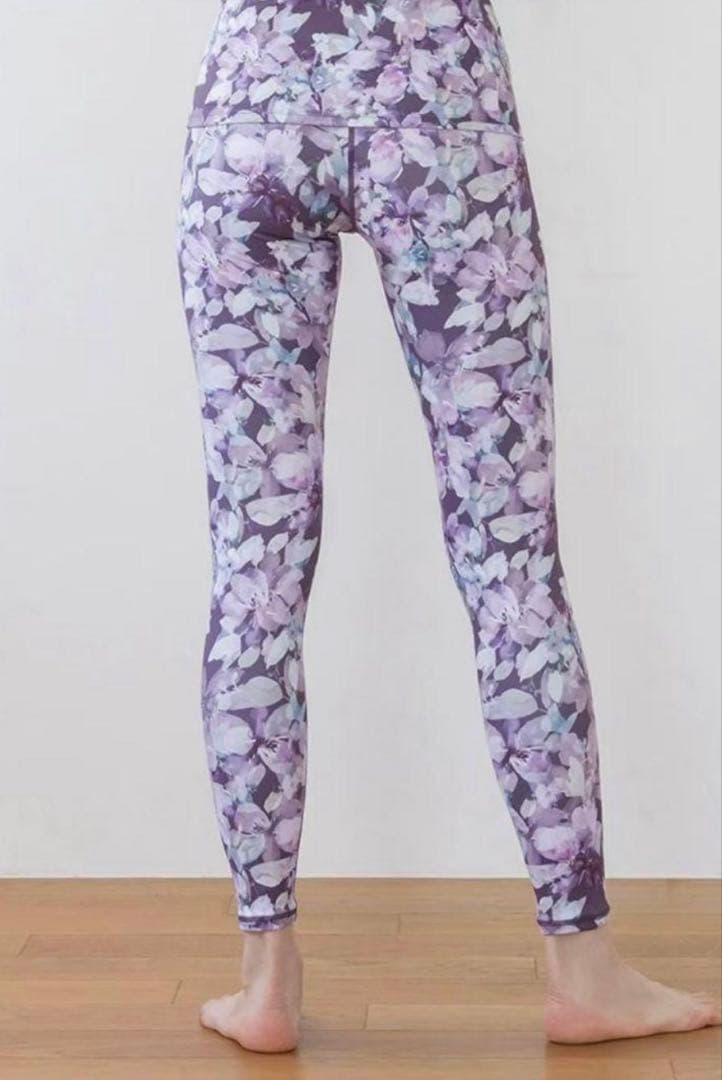 ★sukala 新品、未使用‼︎ 花柄パープル系ヨガウェア上下セット Lサイズ