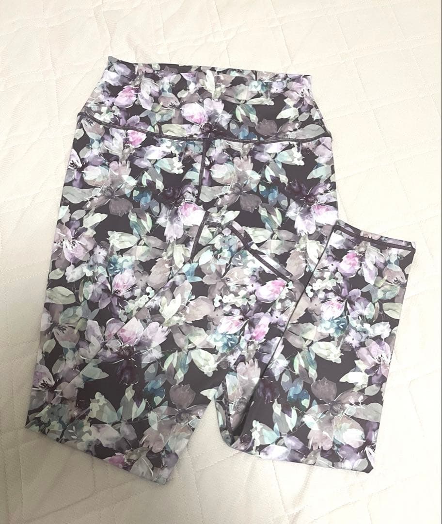 ★sukala 新品、未使用‼︎ 花柄パープル系ヨガウェア上下セット Lサイズ