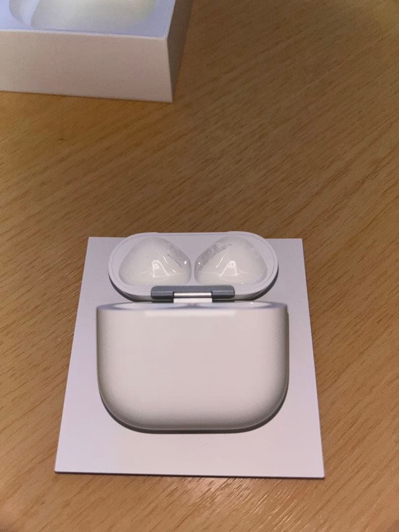 AirPods 4（アクティブノイズキャンセリング搭載モデル）