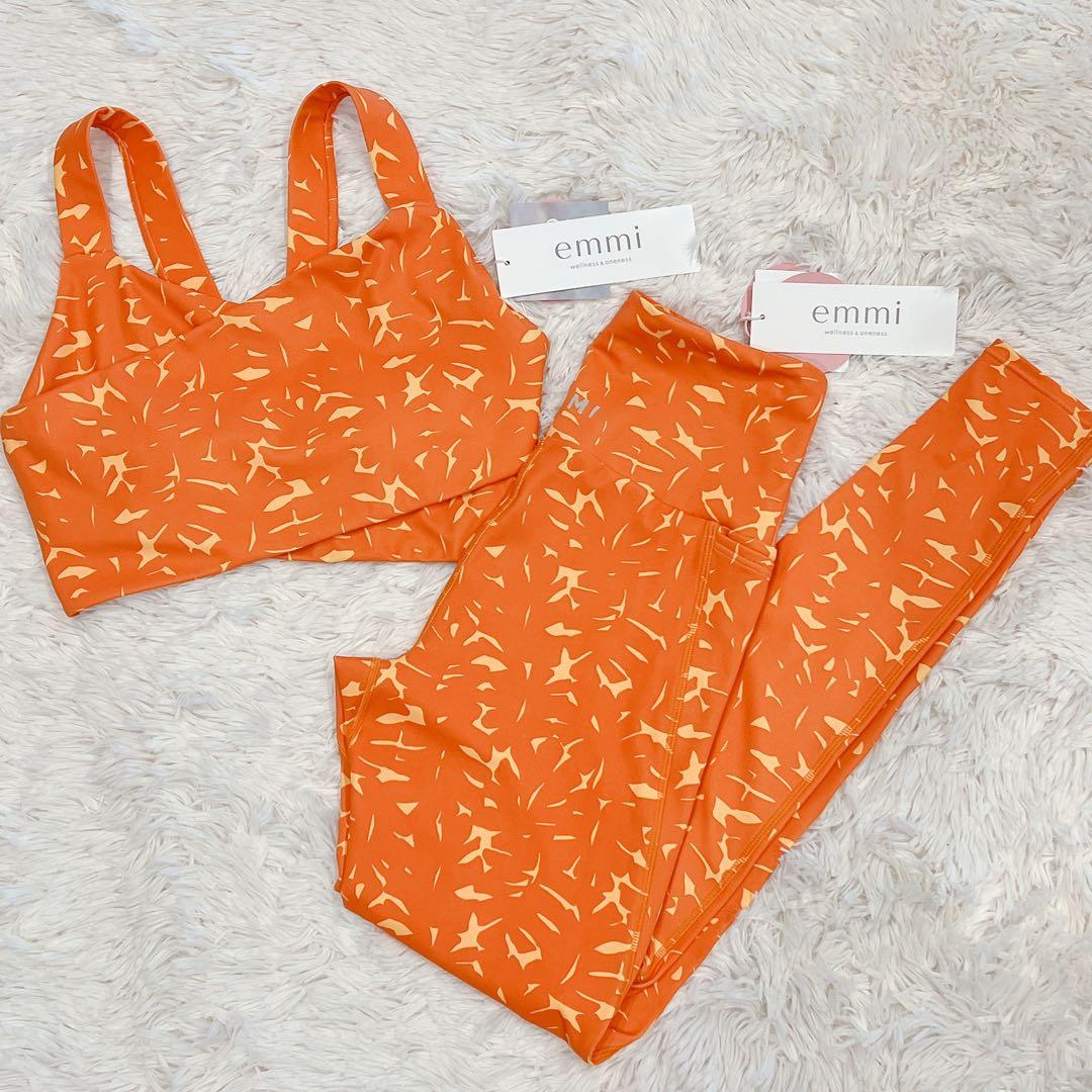 ■新品■emmi yoga エミヨガ　トップス&レギンス　7-9号　上下セット