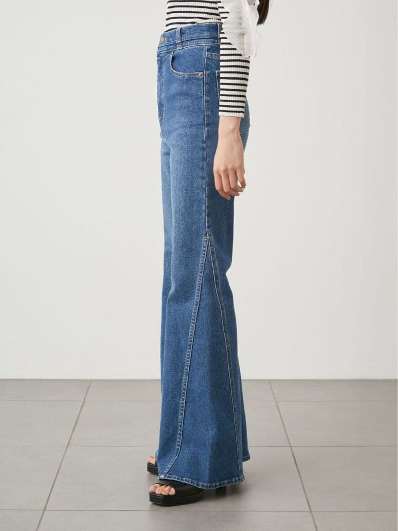 SNIDEL sustainableストレッチフレアデニムパンツ