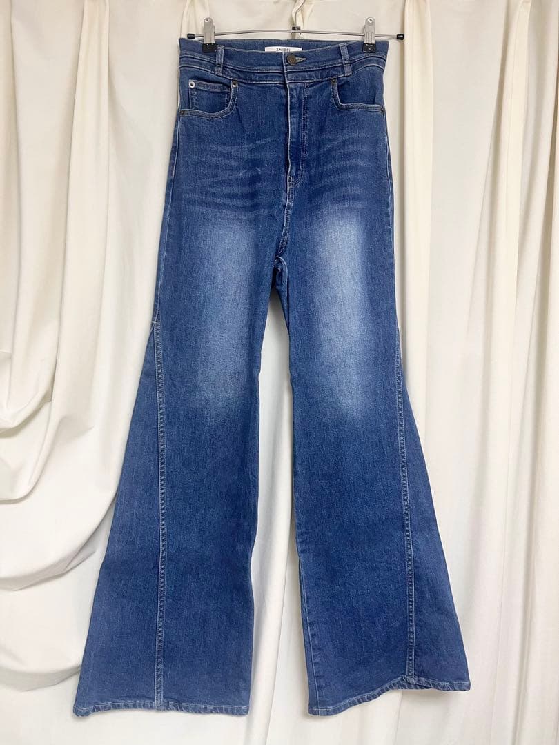 SNIDEL sustainableストレッチフレアデニムパンツ