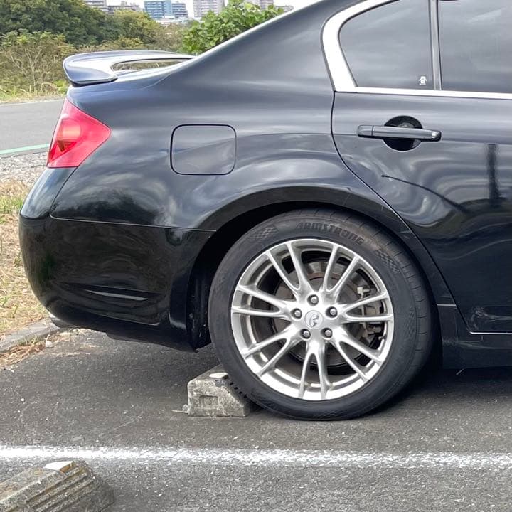 日産 インフィニティ 純正ホイールセンターキャップ4個