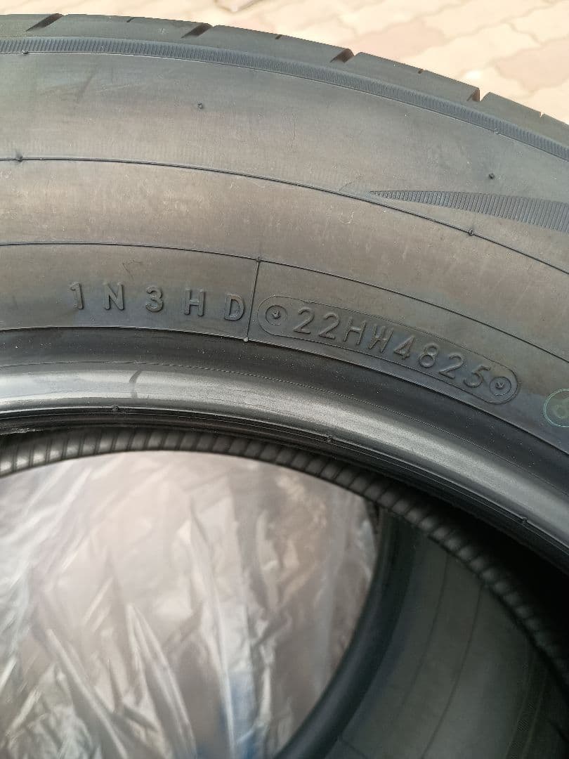新車外しTOYO TIRES 18インチ スポーツタイヤ 4本セット