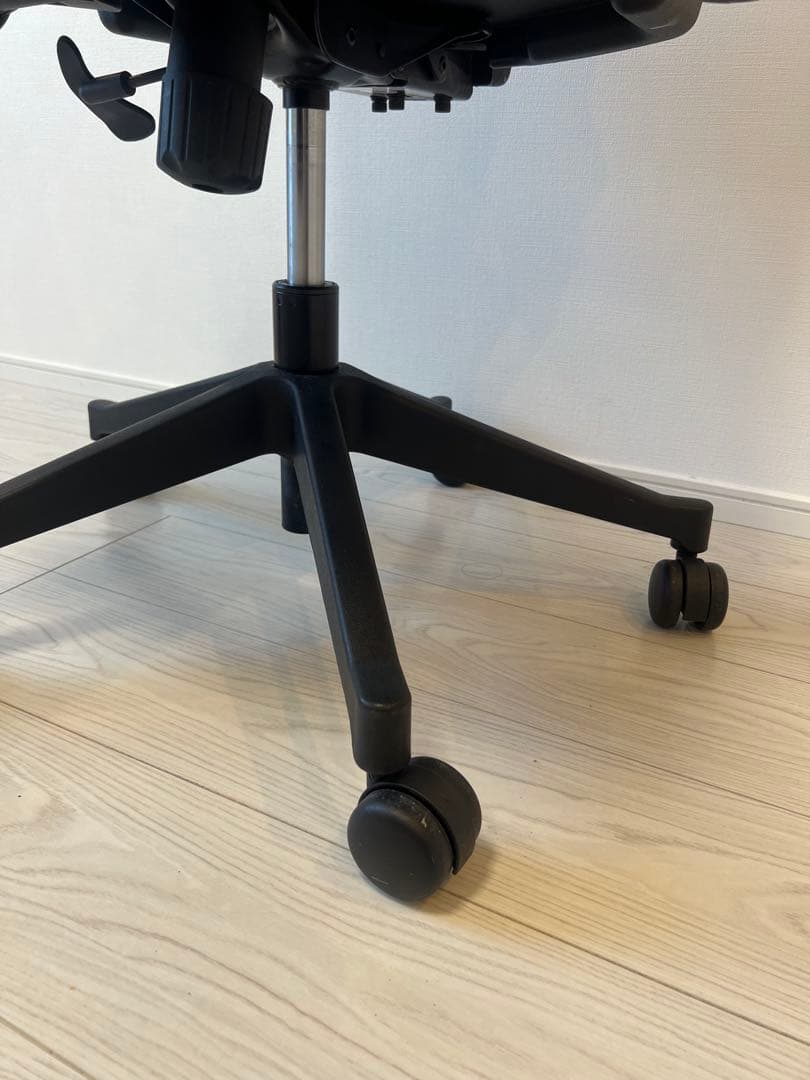KOIZUMI コイズミ JG4 エルゴノミックチェア 肘掛け付き 黒